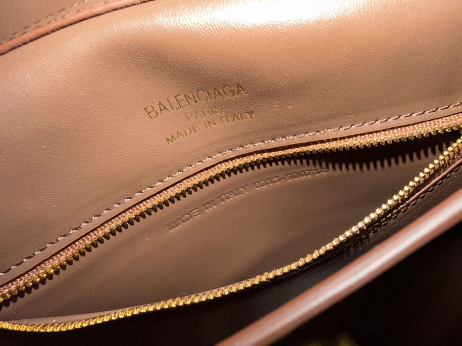 Balenciaga rodeo шоколад є код