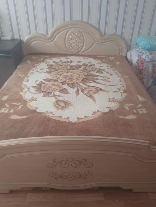 Продаётся кровать большая в спальню,  краматорск само вывез