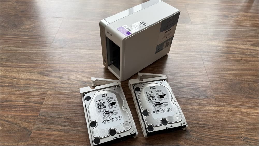 NAS  Qnap TS-231P +2 x 4TB wd40purx