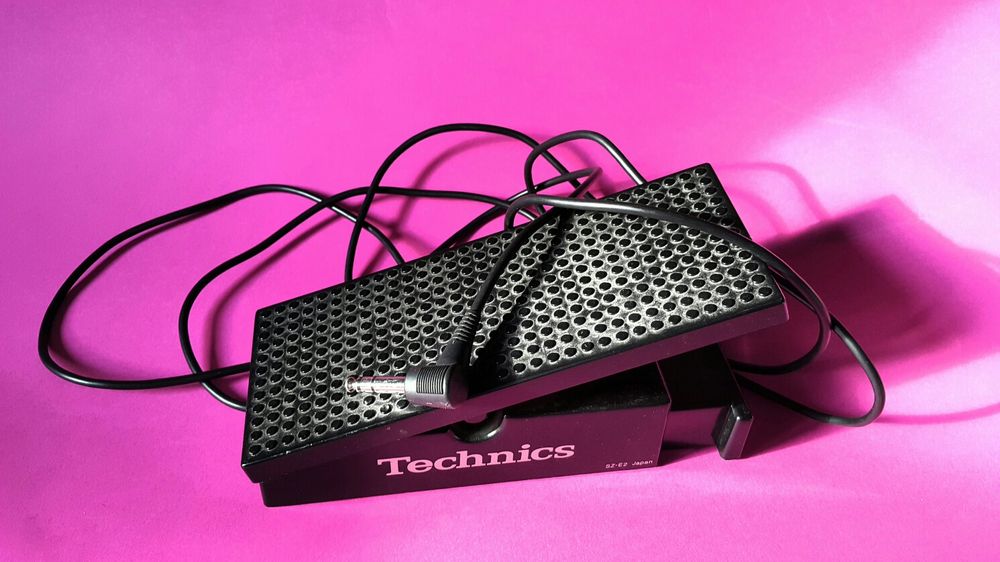 Pedał ekspresji Technics, Footswitch SZ-E2