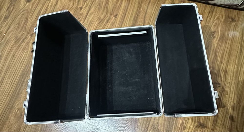 Kuferek ba lakiery i przyrzady do manicure i pedicure