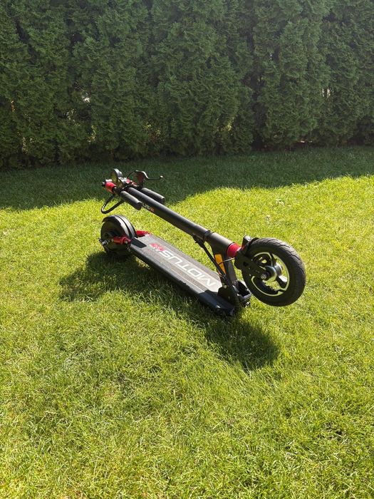 Hulajnoga elektryczna Motus 8.5 pro lite z ładowarką