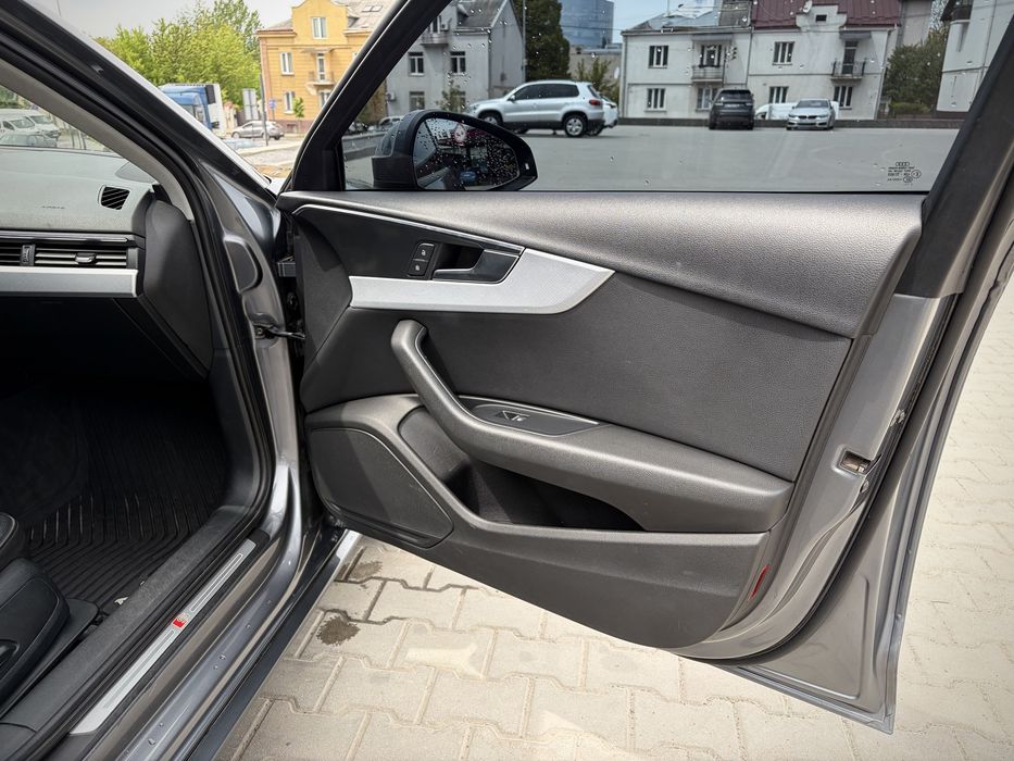 Audi A4 2017 VIN WAUDNAF47JA065150 фото оголошення 11 з 24