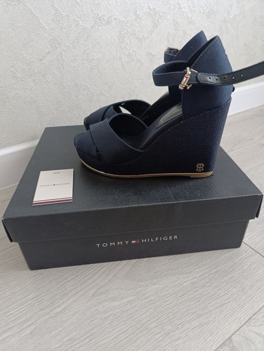 Tommy Hilfiger босоніжки, еспадрильї жіночі 36 р