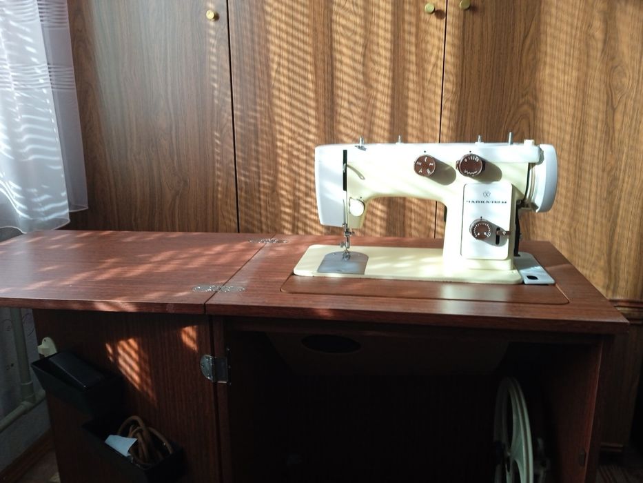 Швейна машинка Чайка 142М