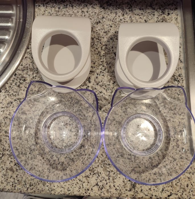 Vendo conjunto de taças/comedouros para gatos
