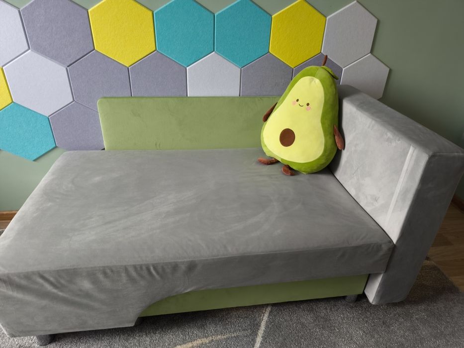 Łóżko, tapczan dla dzieci  AVO., z poduchą Avocado 75 cm