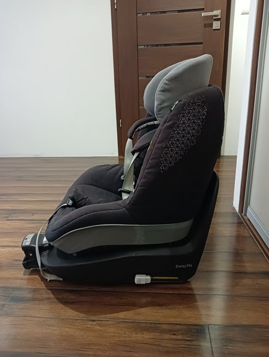 Fotelik samochodowy 9-18kg,  bezwypadkowy Maxi Cosi z bazą