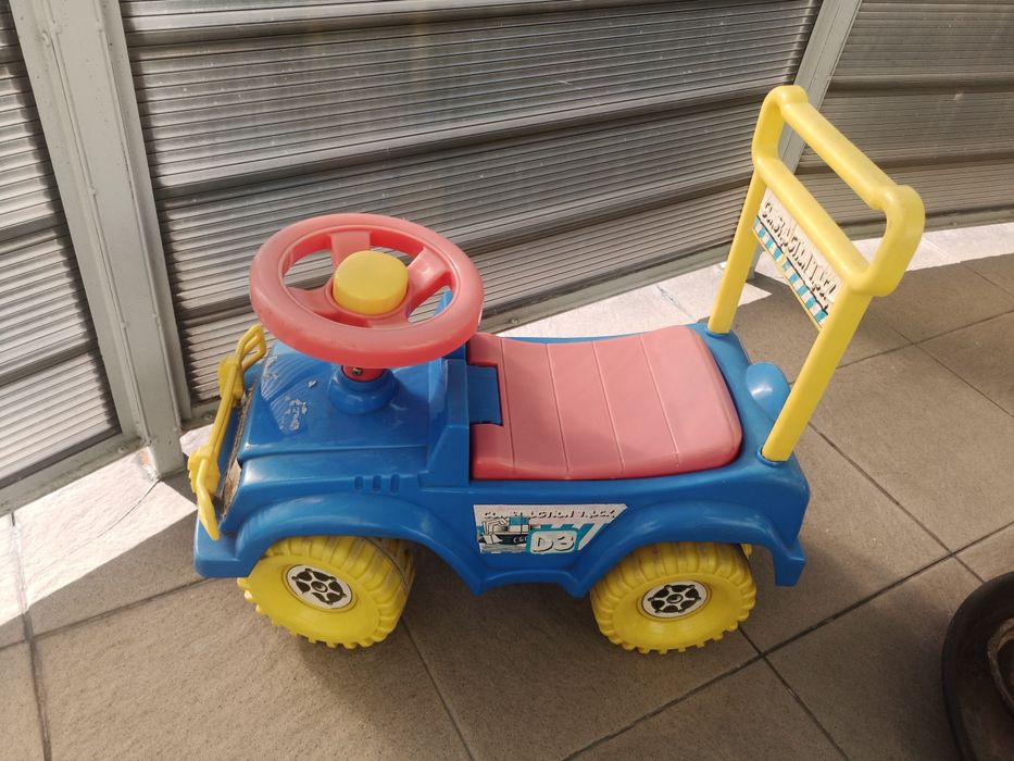 Absolutnie kultowy samochód dziecięcy, skrętna oś, klakson, zabawka,