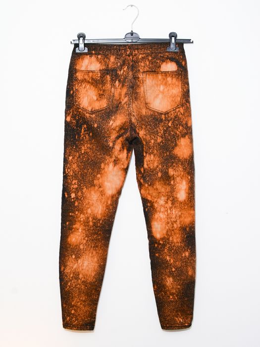 Customowe jeansy punk rock