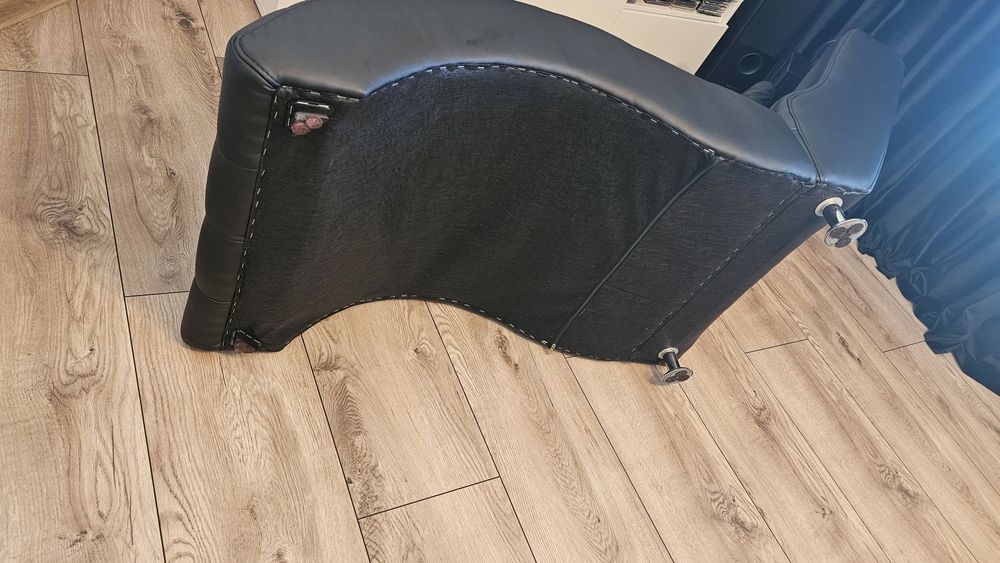 Szezląg czarny do salonu