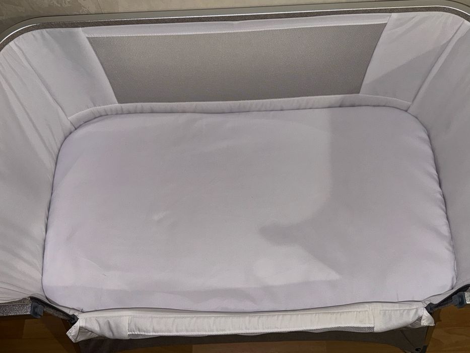 Продам приставне ліжечко Carrello Aria