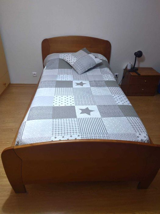 Cama individual com estrado