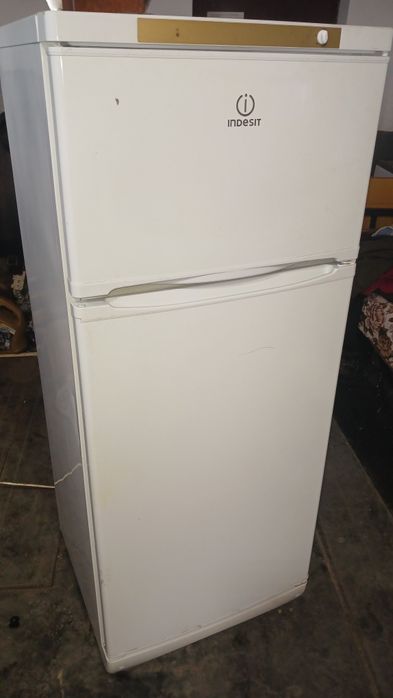 Холодильник Indesit