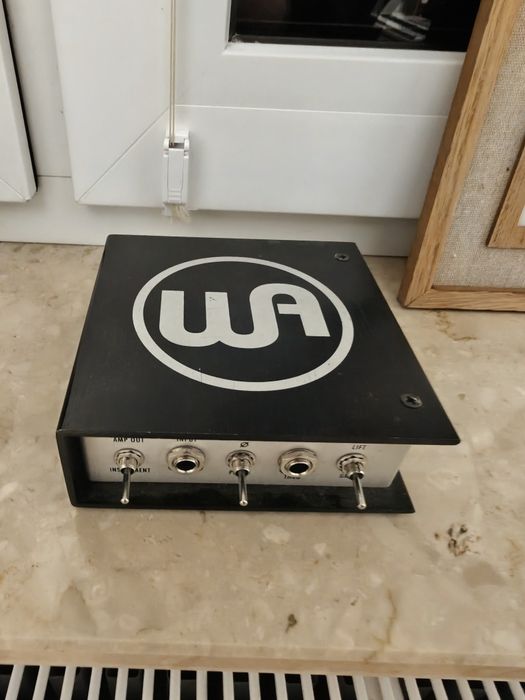 Di box Warm Audio