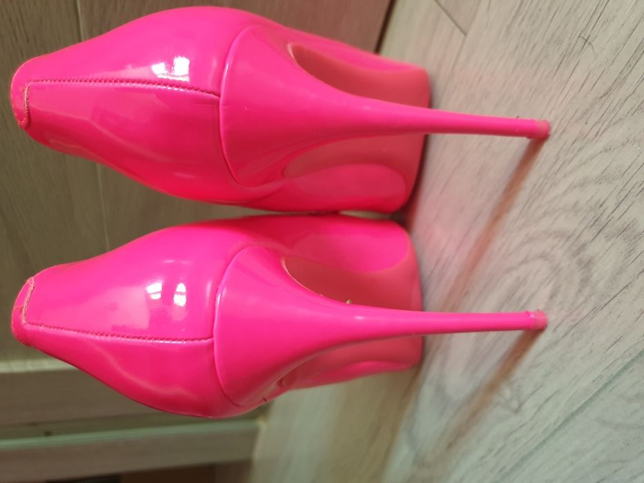 Czółenka rozm. 40 neonowe róż