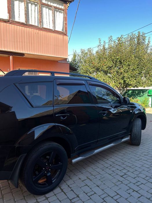 Mitsubishi Outlander XL