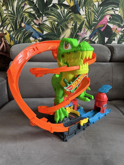 Tor Hot Wheels Remiza T-Rexa