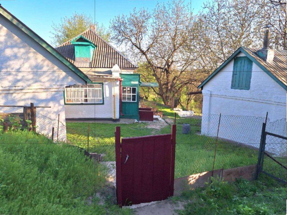 Будинок в смт. Ладан(в центрі)