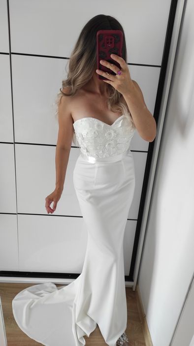 suknia o kroju syrenki