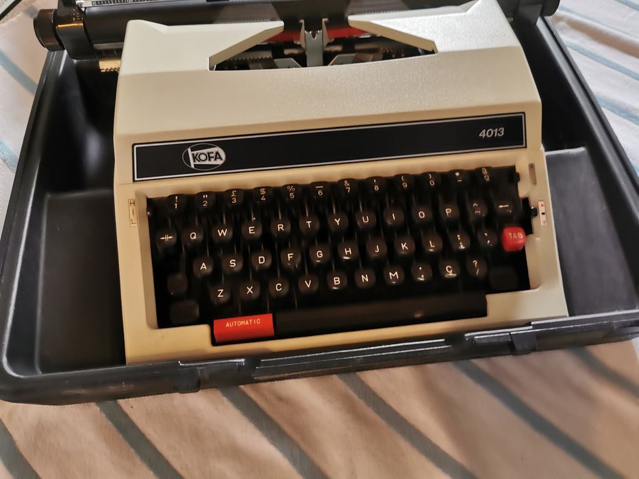 Maquina de escrever antiga