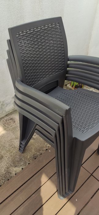 Cadeiras e mesa de jardim