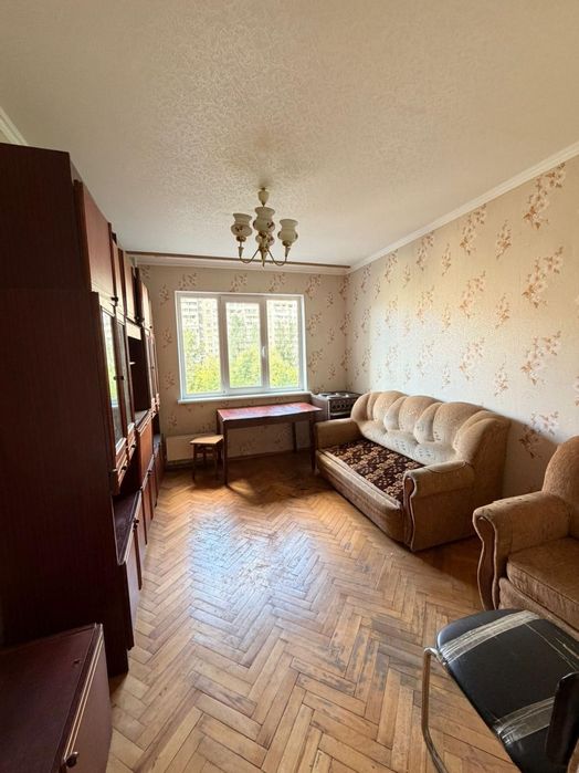 БЕЗ КОМІСІЇ! Продам простору 3к квартиру біля метро Теремки