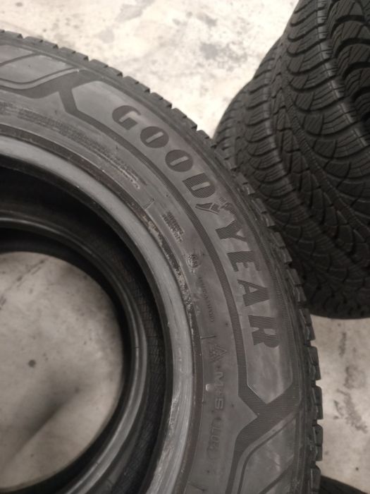 215 65 R15C GOODYEAR Vector 4 Seasons Cargo, цешка, Всесезонні шини