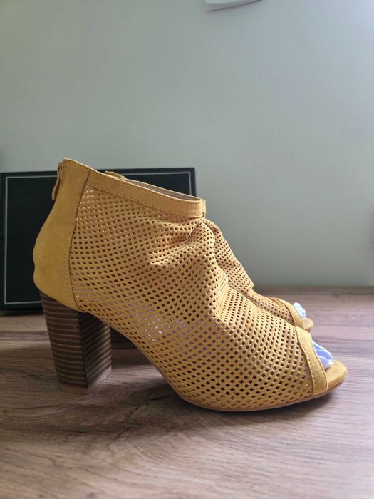 Buty na koturnie | Buty z siateczki | Botki na lato | CCC | Deichmann