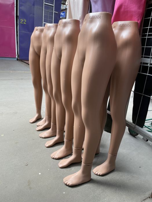 Манікени ( ноги , торс жіночий ) нові