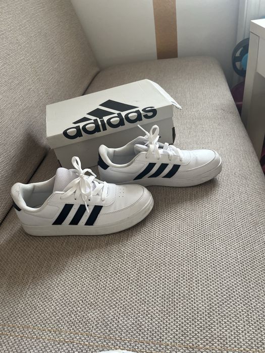 Adidasy adidasa białe z czarnymi paskami