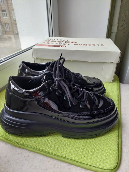 Черевики лакові на товстій підошві CROPP  ботинки