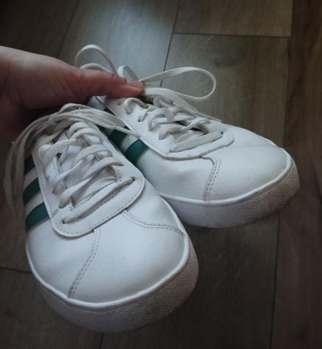 Жіночі оригінальні кросівки Adidas