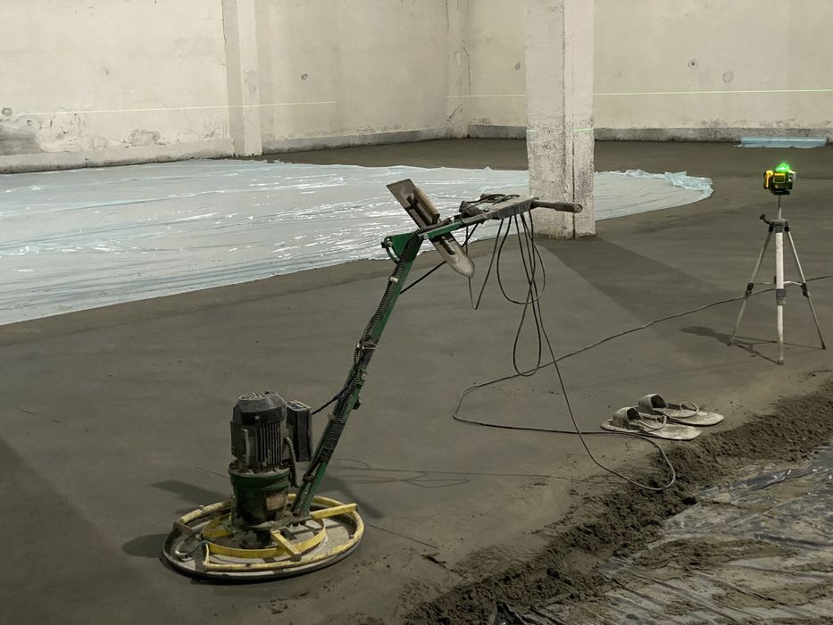 Стяжка пола полусухая