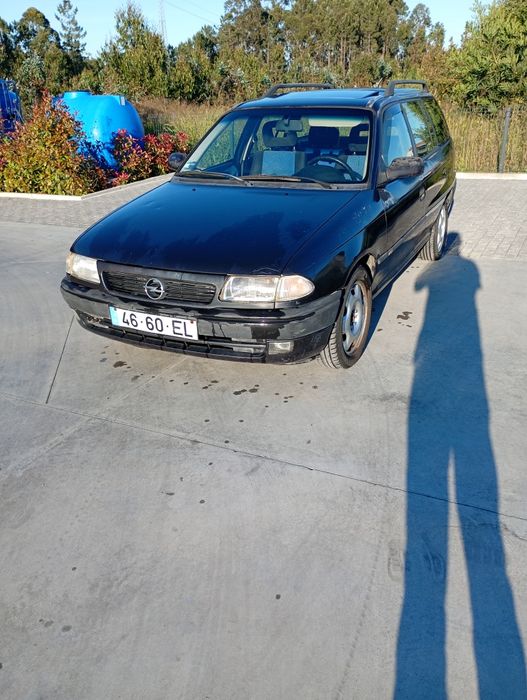 Opel 1.4 gasolina para desocupar espaço