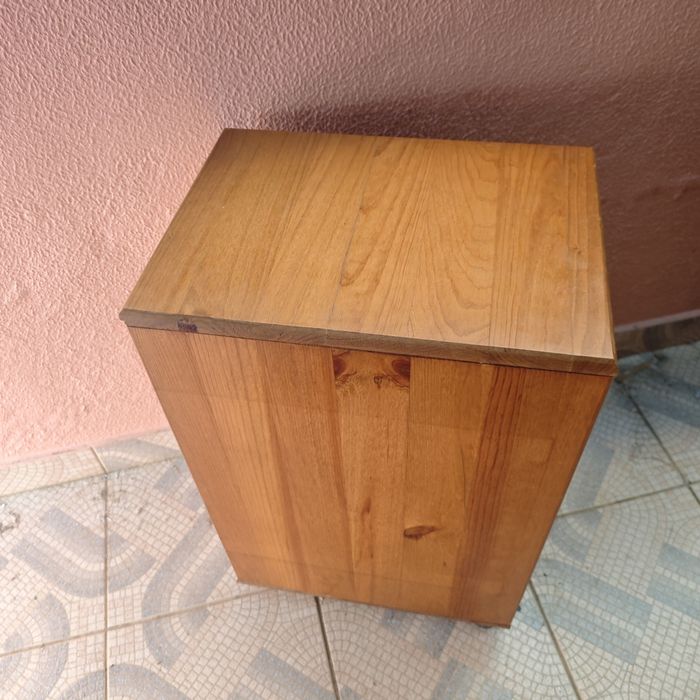 Móvel guarda documentos com rodinhas