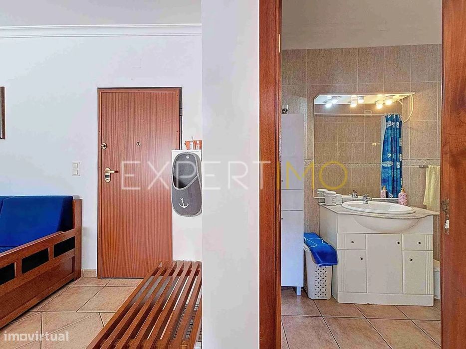 Apartamento T1 a 300m da Praia da Rocha com garagem e piscina