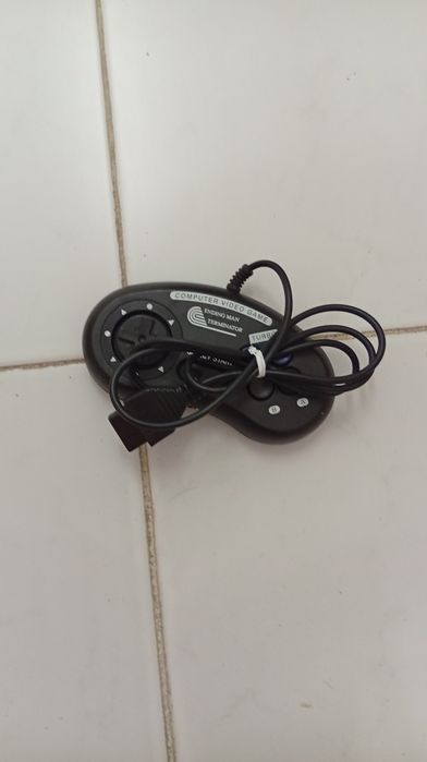 Comando antigo retro de videojogos