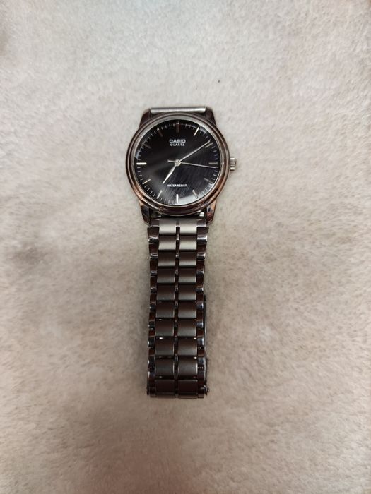 Zegarek casio srebrny
