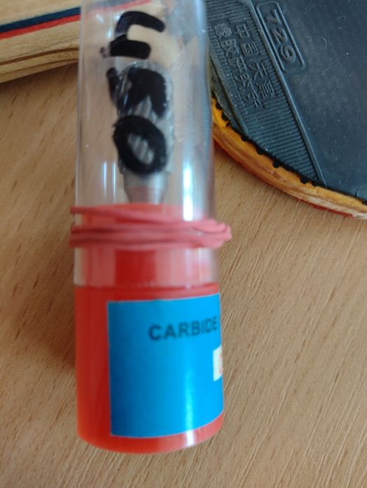 1.Твердосплавна бор-фреза по металу + свердло по склу