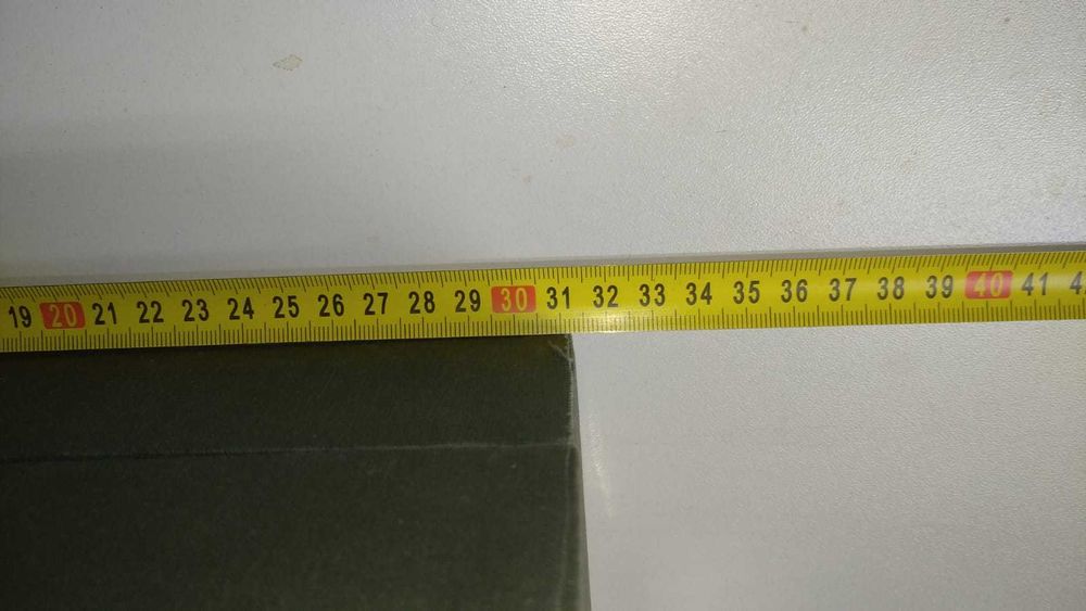 Stara skrzynka z zamknięciem z czasów PRL, stara walizka, kuferek