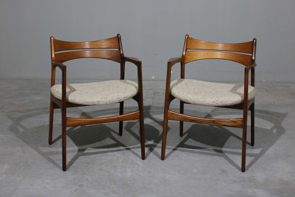 Par de cadeirões Erik Buch em pau santo