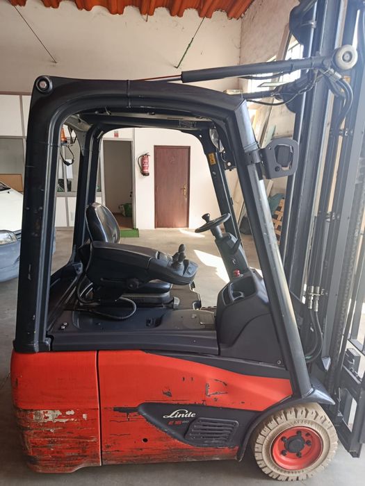 Vende Empilhador LINDE 8000h