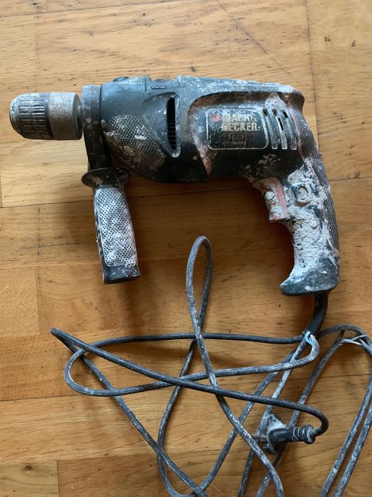 Wiertarka udarowa Black & Decker 700W