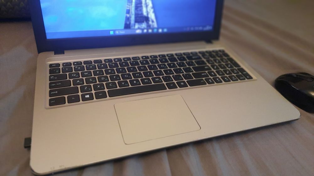 Asus ssd 240, 4 ядра,  акб 3 часа