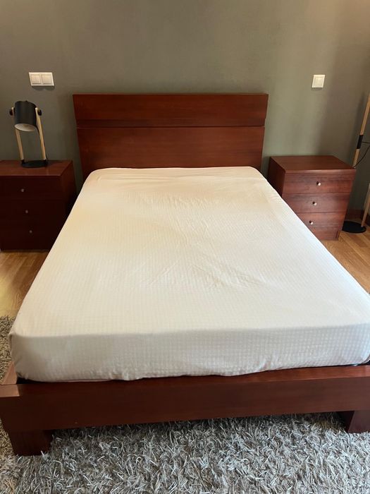 Mobília de quarto em madeira
