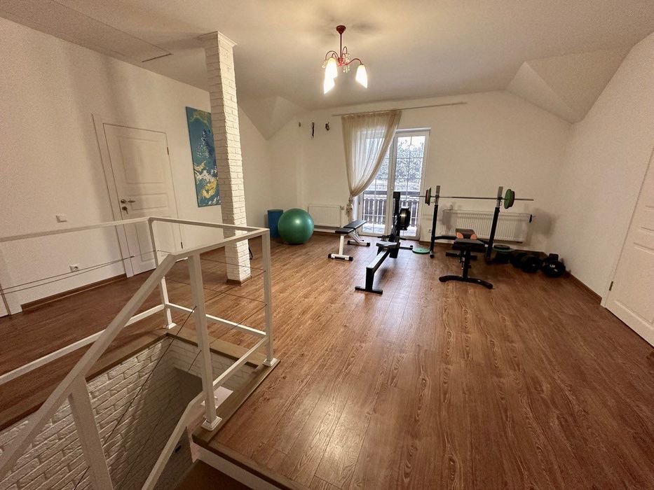 Будинок під Києвом подобово у сосновому лісі