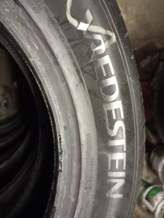 Sprzedam opony zdjęte z nowego samochodu 235/55 r18 Vredestein