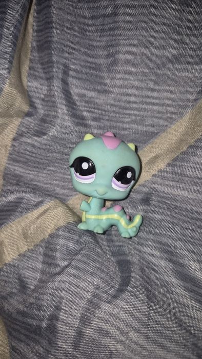 Lps figurka gąsienica robak