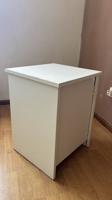 Mesa de Cabeceira branca IKEA